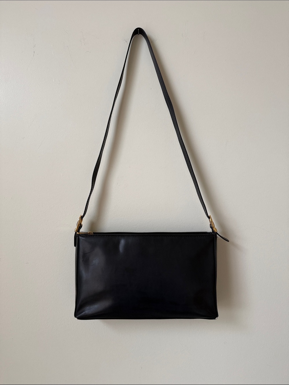 VINTAGE Opale 100% leather MADE IN CANADA  Navy shoulder rectangle shoulder bag